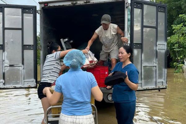 GIỮ LỬA GIỮA MƯA NGẬP – NHỮNG CON NGƯỜI TẬN TÂM CỦA TÂM TÍN NHÂN